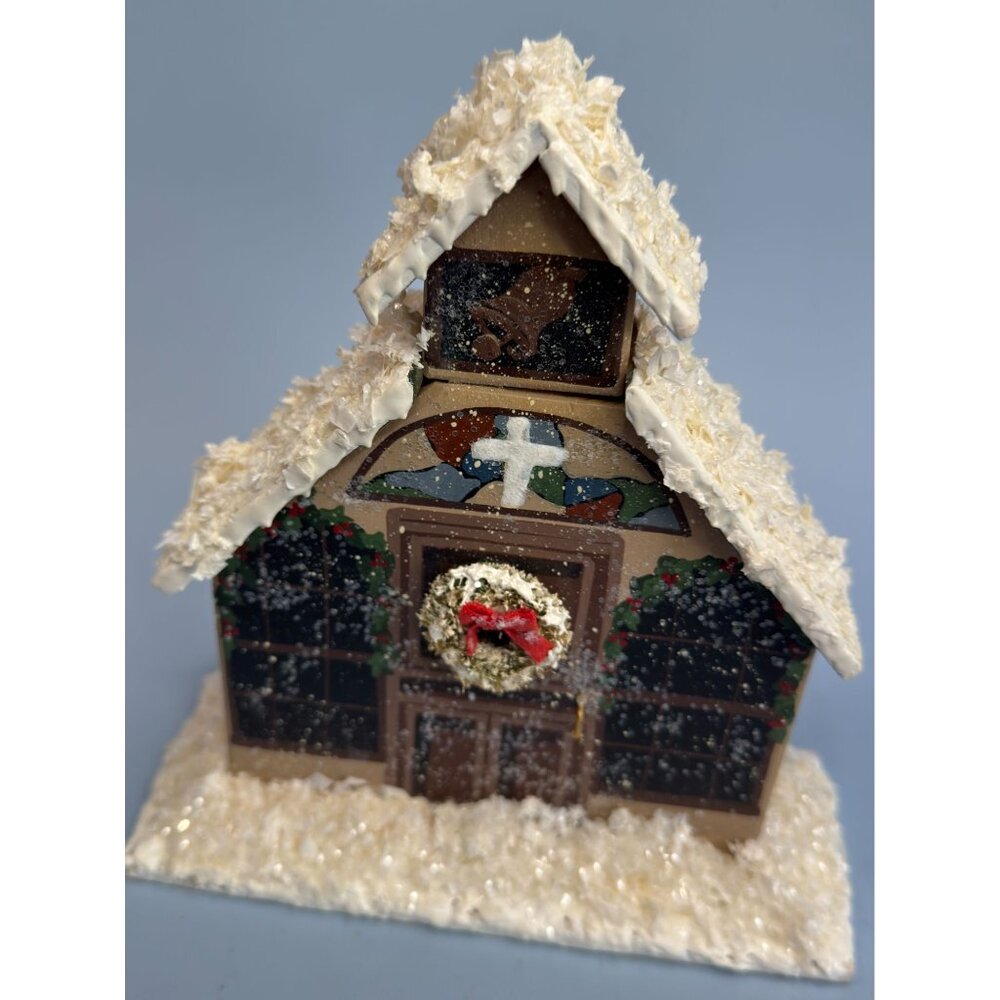 Hand-Carved Christmas Church Decoration With Snowy Roof & Wreath Signed Joyce - Picture 7 of 8